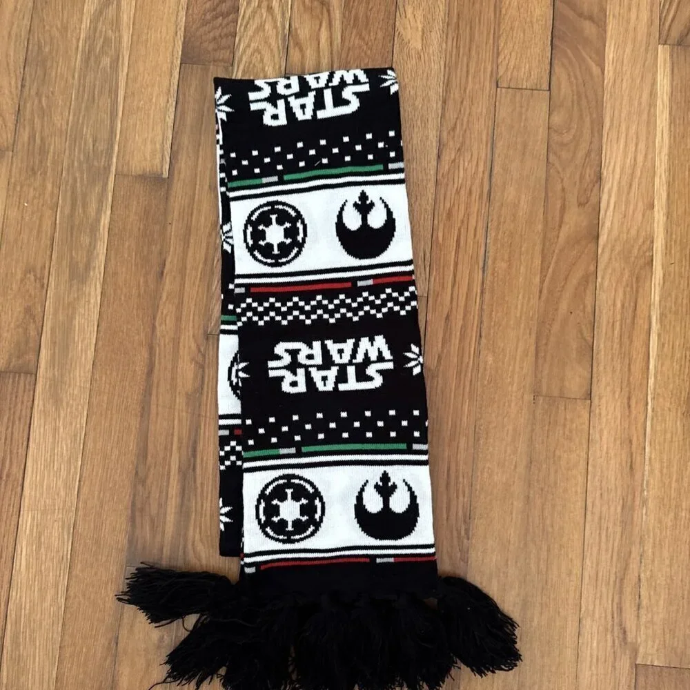 Star Wars Lucasfilm Disney Knit & Fringe Scarf